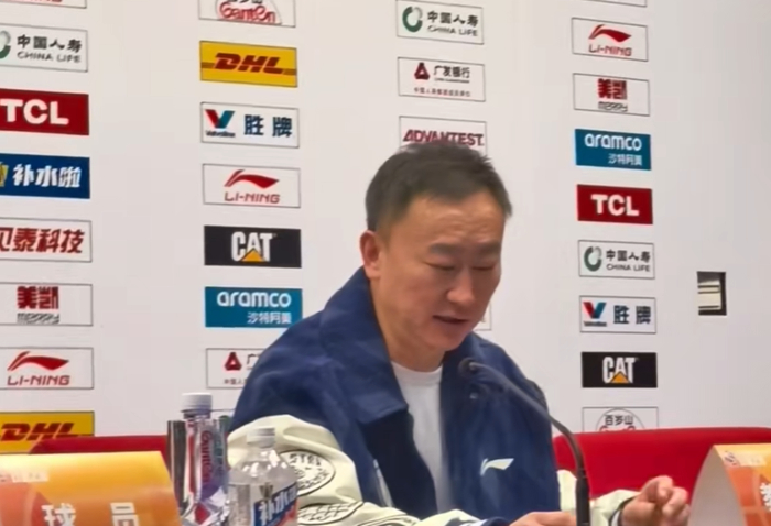 博鱼官网-刘维伟杀疯!场边爆粗怒喷韦瑟斯庞,发布会仍指责,真被气到了!|篮板|比赛|广厦|青岛|数据_新浪体育_新浪新闻