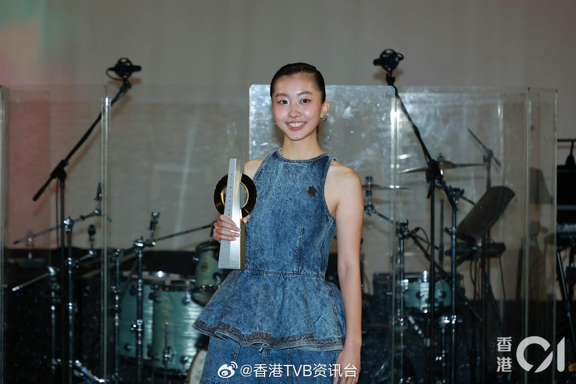 陈奕迅女儿陈康堤承认与香港网球一哥黄泽林恋爱：是家人介绍的