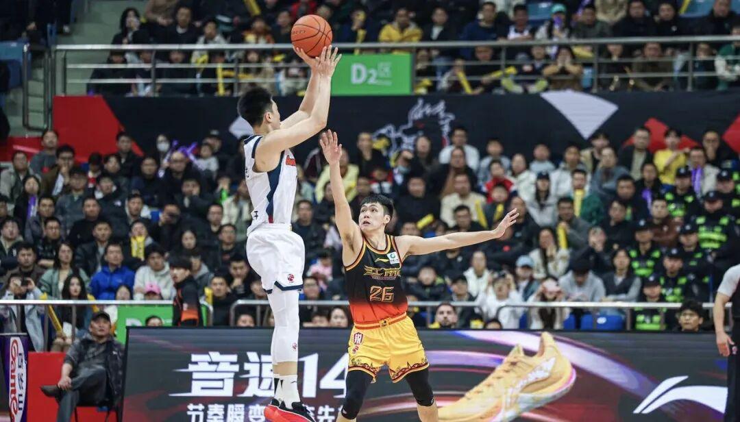博鱼下载-CBA男篮动态更新！广东队vs江苏队，赛前带来广东队徐杰、陈家政、杜峰以及江苏队庞峥麟最新消息